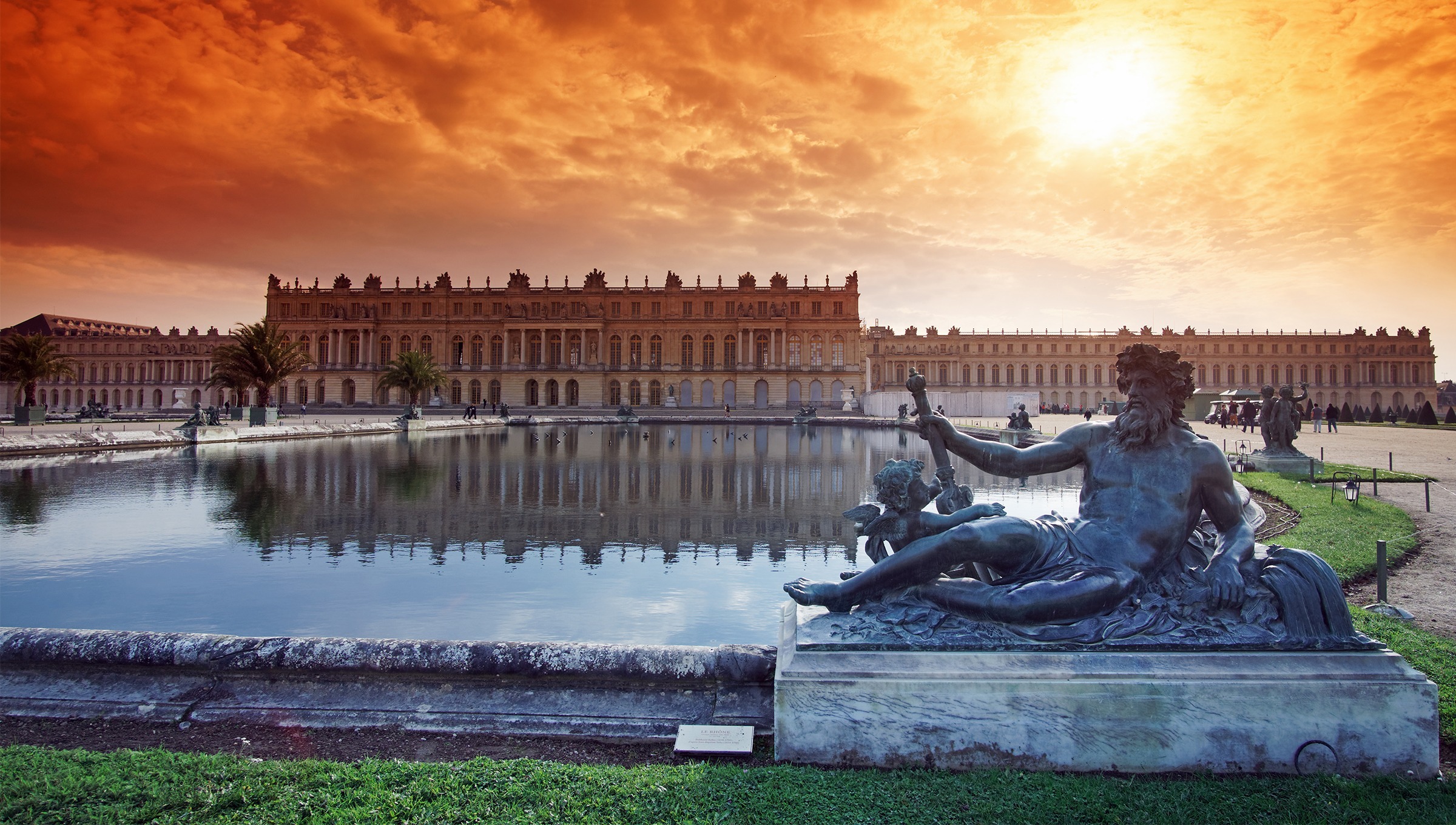 Versailles view of palace and fountain