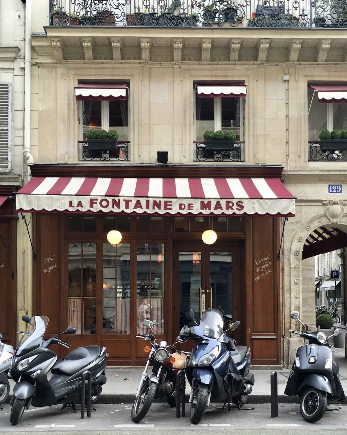 la fontaine de mars classic french restaurant