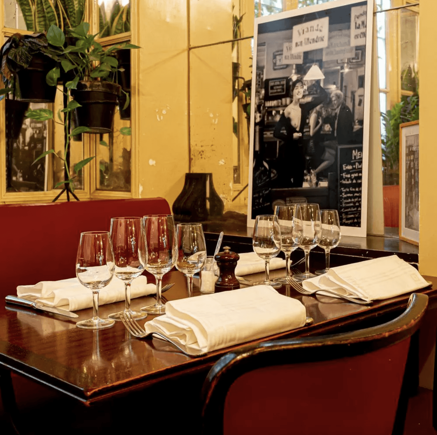 10 Old-Fashioned Paris Restaurants